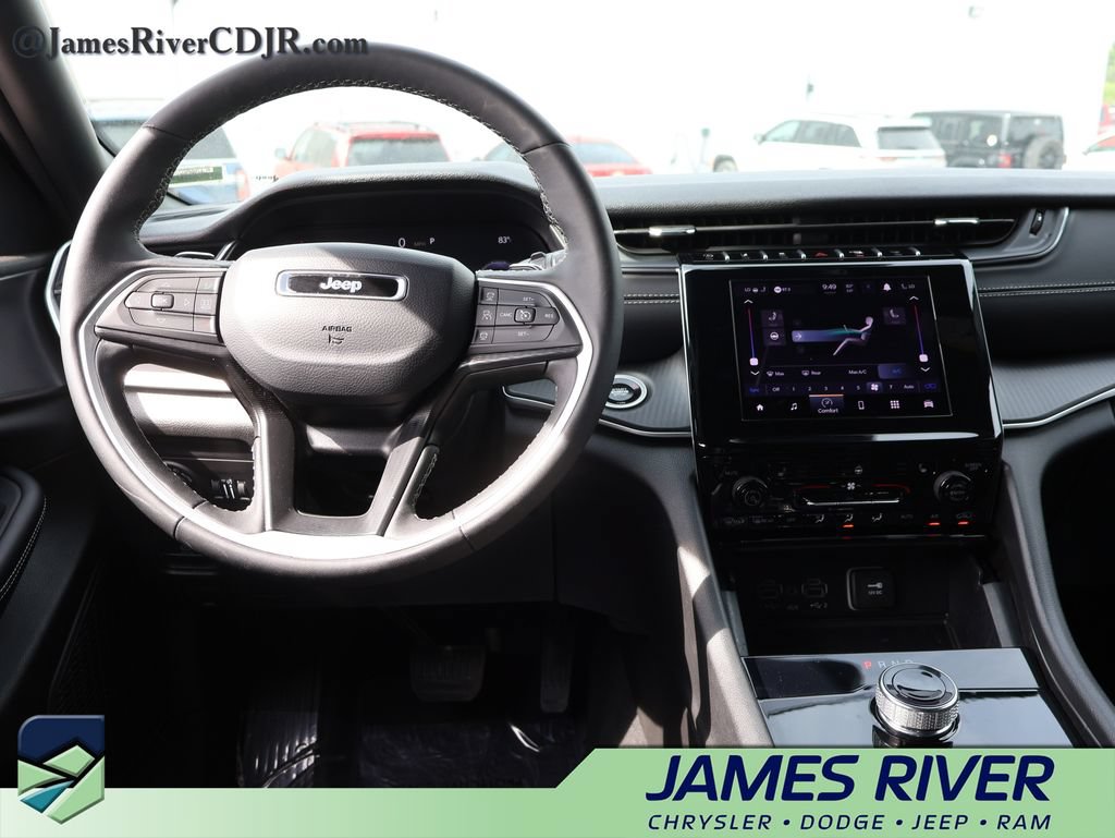 Used 2025 Jeep Grand Cherokee Altitude AWD/4WD image 19