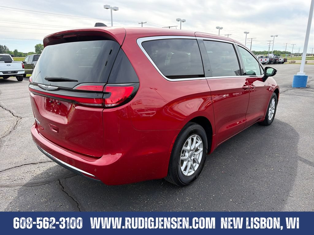 Used 2025 Chrysler Pacifica Select FWD image 5