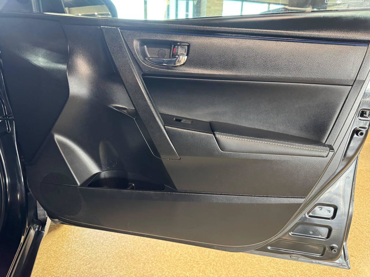 Used 2017 Toyota Corolla SE FWD image 10
