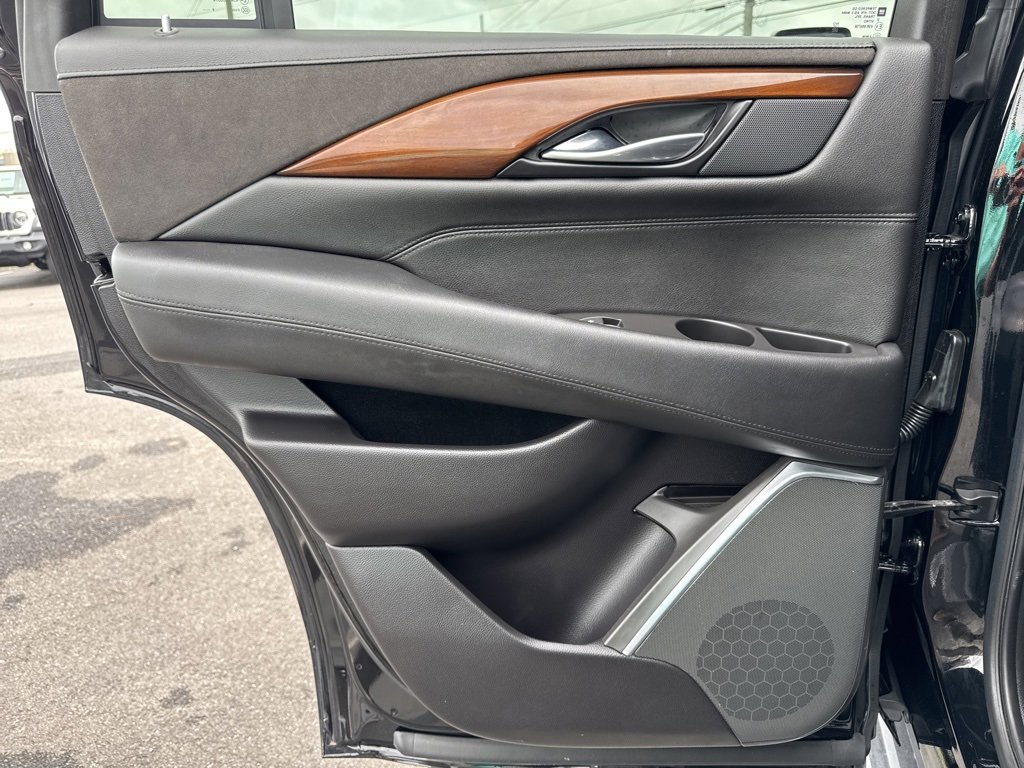 Used 2020 Cadillac Escalade Premium Luxury image 23