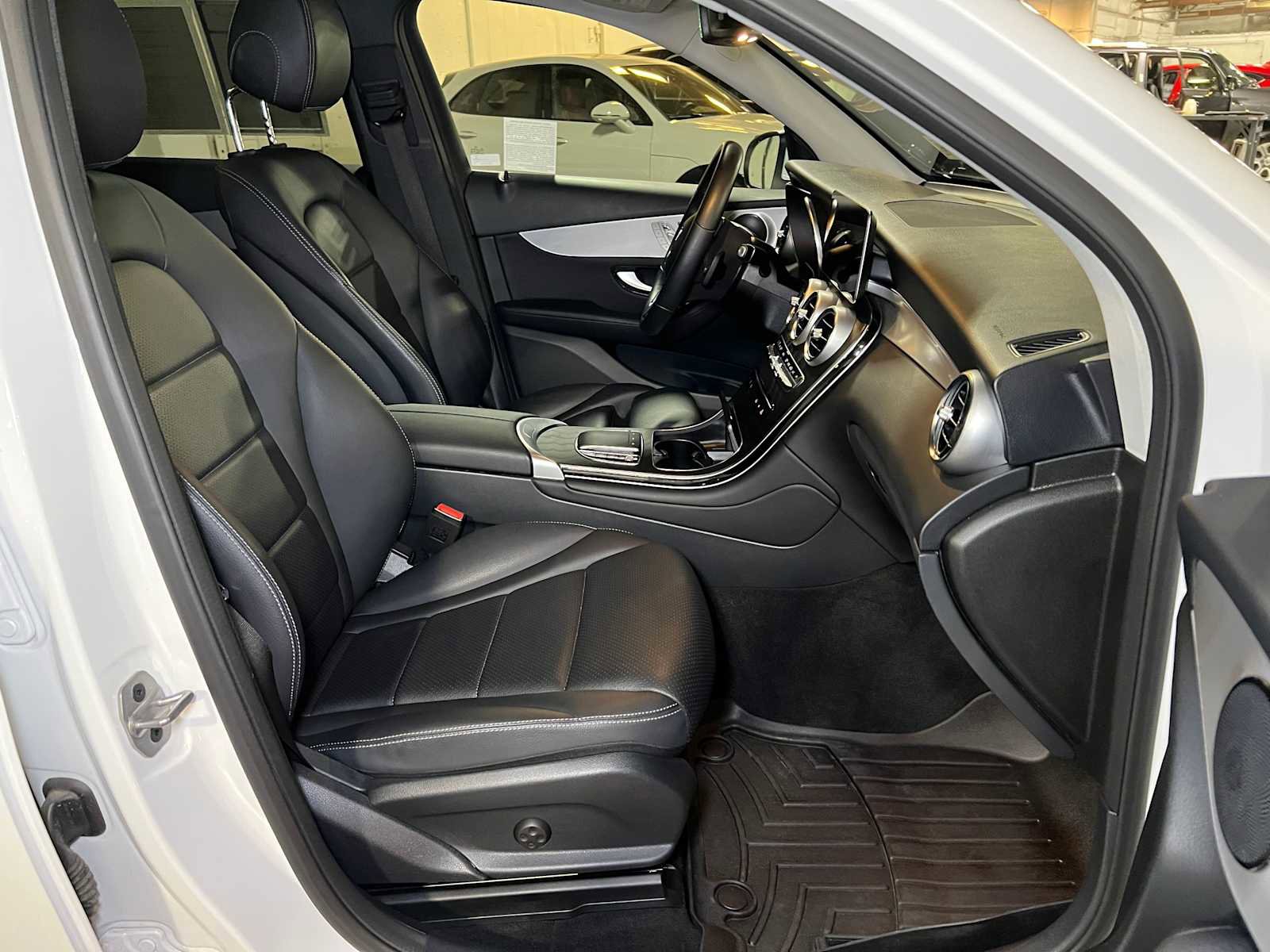 Used 2022 Mercedes-Benz GLC 300 4MATIC image 12