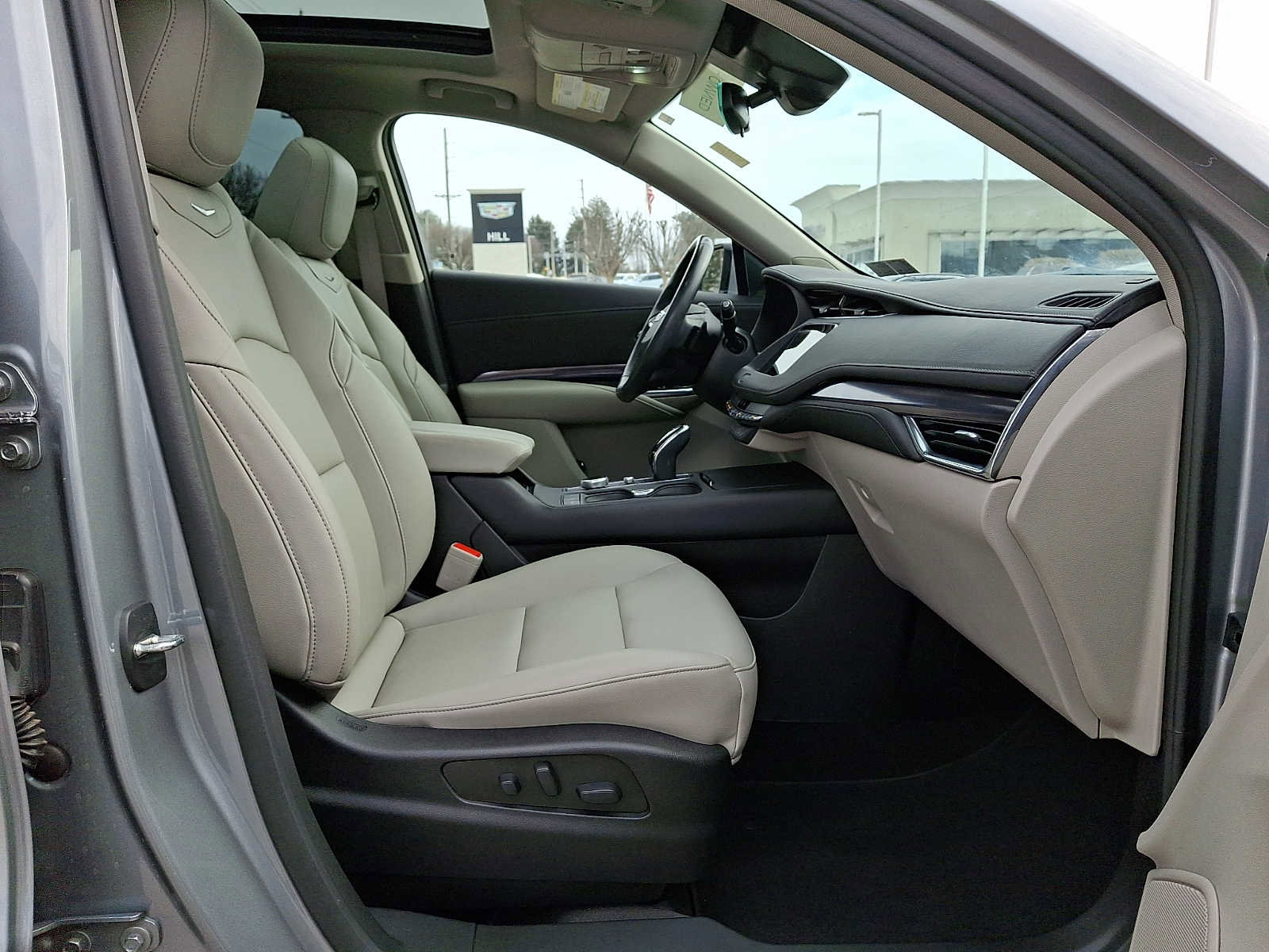 Certified 2023 Cadillac XT4 Luxury w/ Cold Weather Package image 20