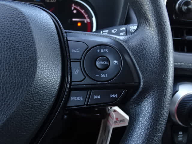 Certified 2025 Toyota RAV4 LE FWD image 35