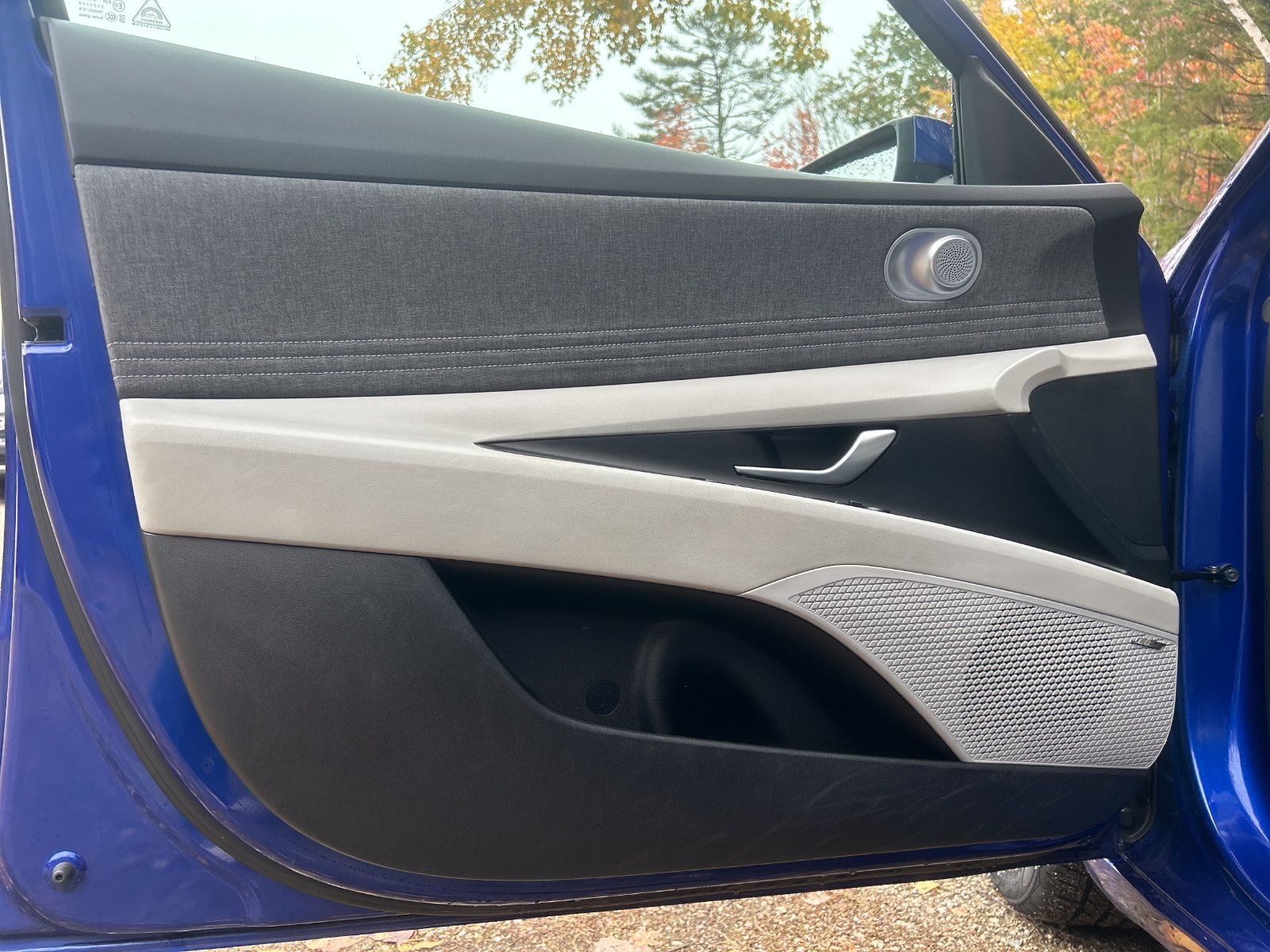 Used 2025 Hyundai Elantra Limited FWD image 11