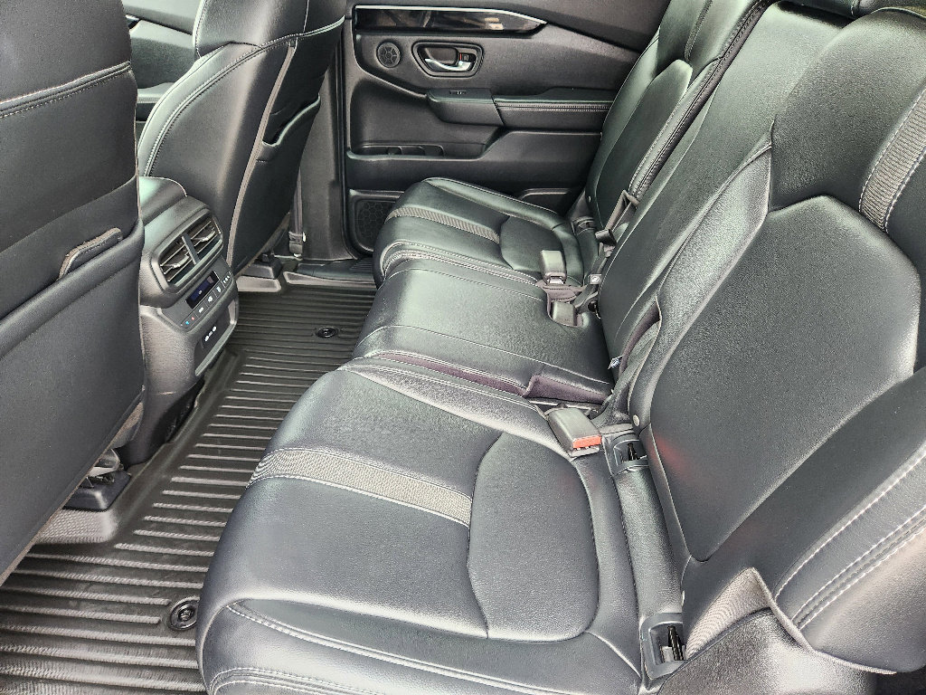 Used 2024 Honda Pilot Touring image 32