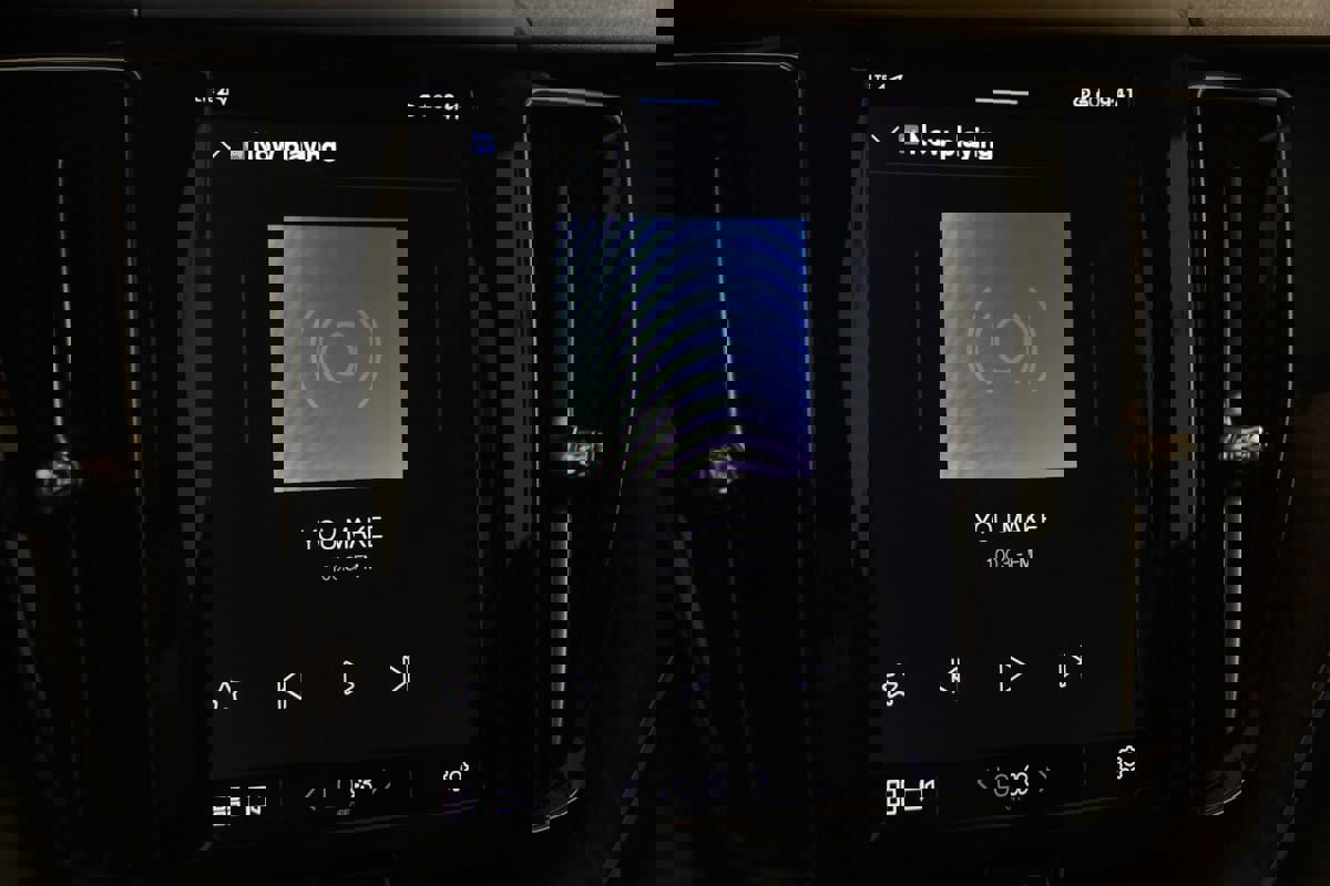 Used 2022 Volvo XC60 B5 Momentum image 35