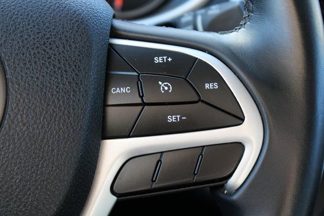 Used 2018 Jeep Cherokee Latitude Plus image 27