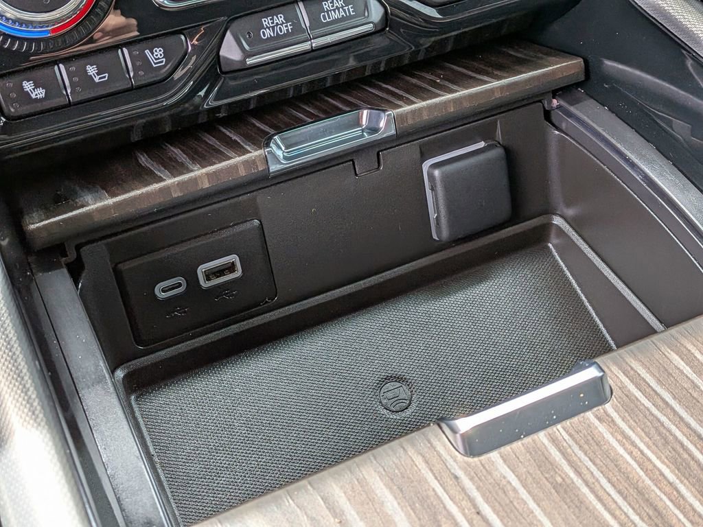 Used 2024 GMC Yukon Denali image 32