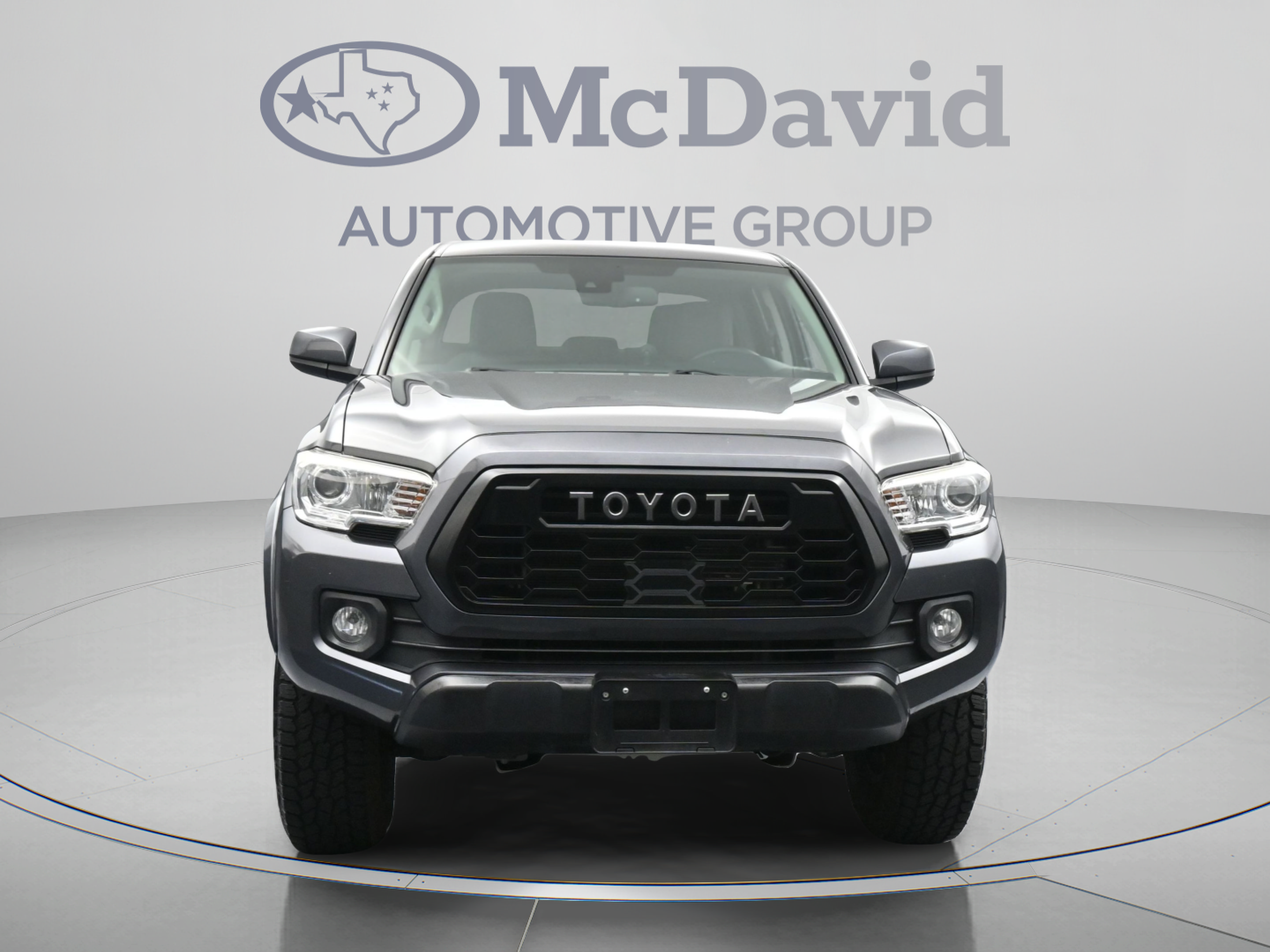 Used 2019 Toyota Tacoma SR5 AWD/4WD image 2