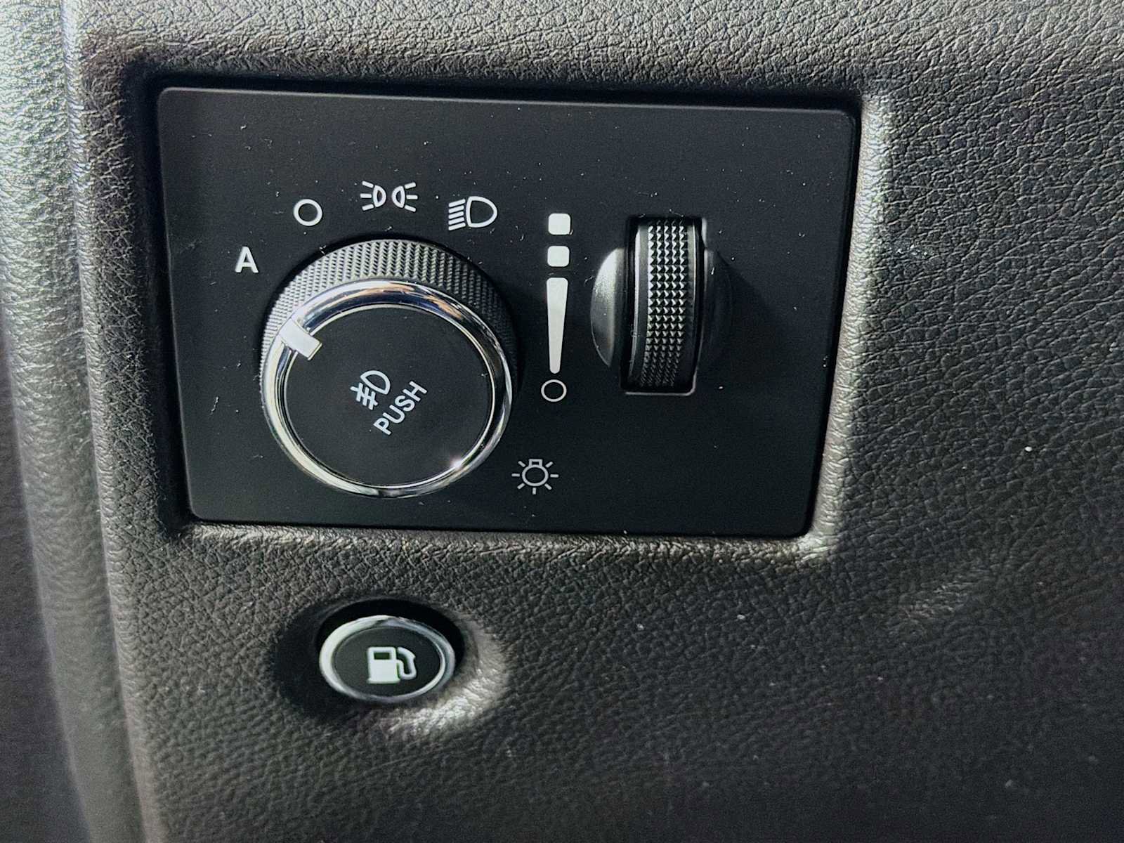 Used 2020 Jeep Grand Cherokee Altitude image 10