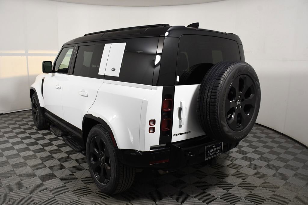 Used 2024 Land Rover Defender 110 X-Dynamic SE image 4