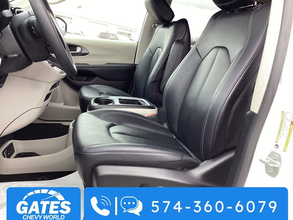 Used 2024 Chrysler Pacifica Limited FWD image 13