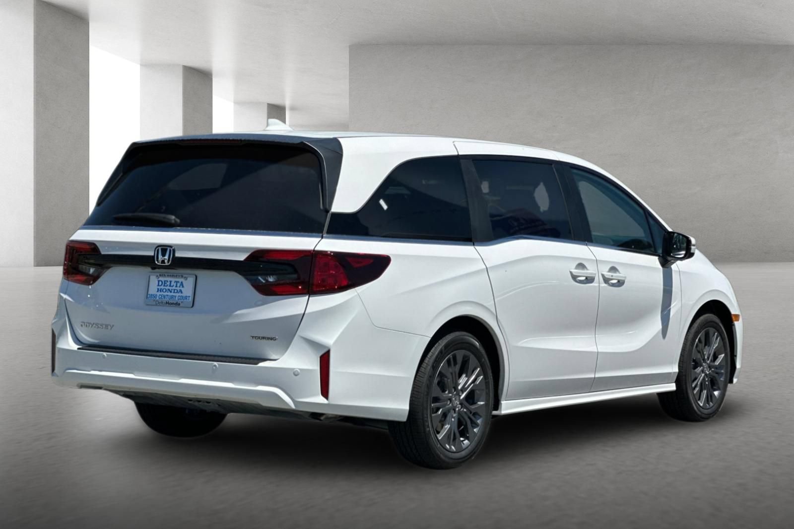 New 2026 Honda Odyssey Touring image 4