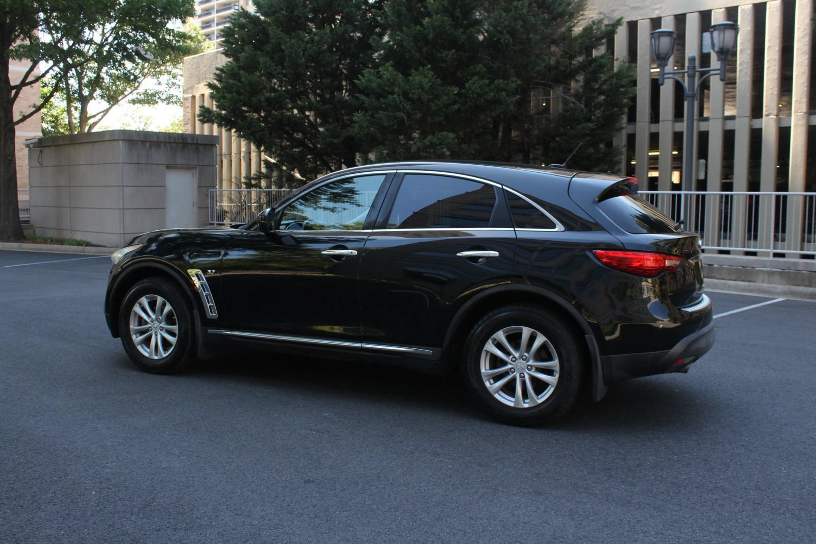 Used 2016 INFINITI QX70 AWD image 9