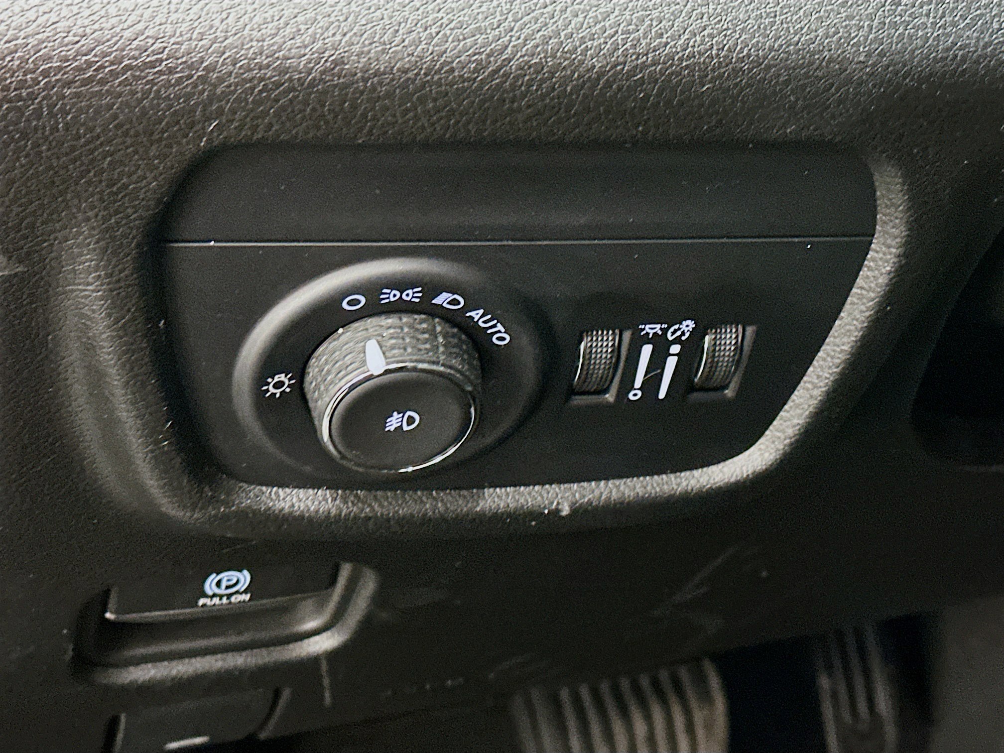 Used 2024 Jeep Grand Cherokee L Limited w/ Luxury Tech Group II image 17