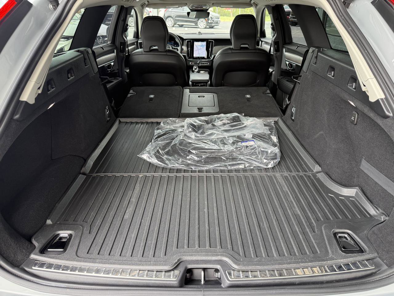 Used 2024 Volvo V90 B6 Cross Country Ultimate AWD/4WD image 46