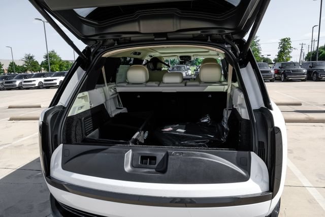 New 2026 Land Rover Range Rover Long Wheelbase SE AWD/4WD image 65