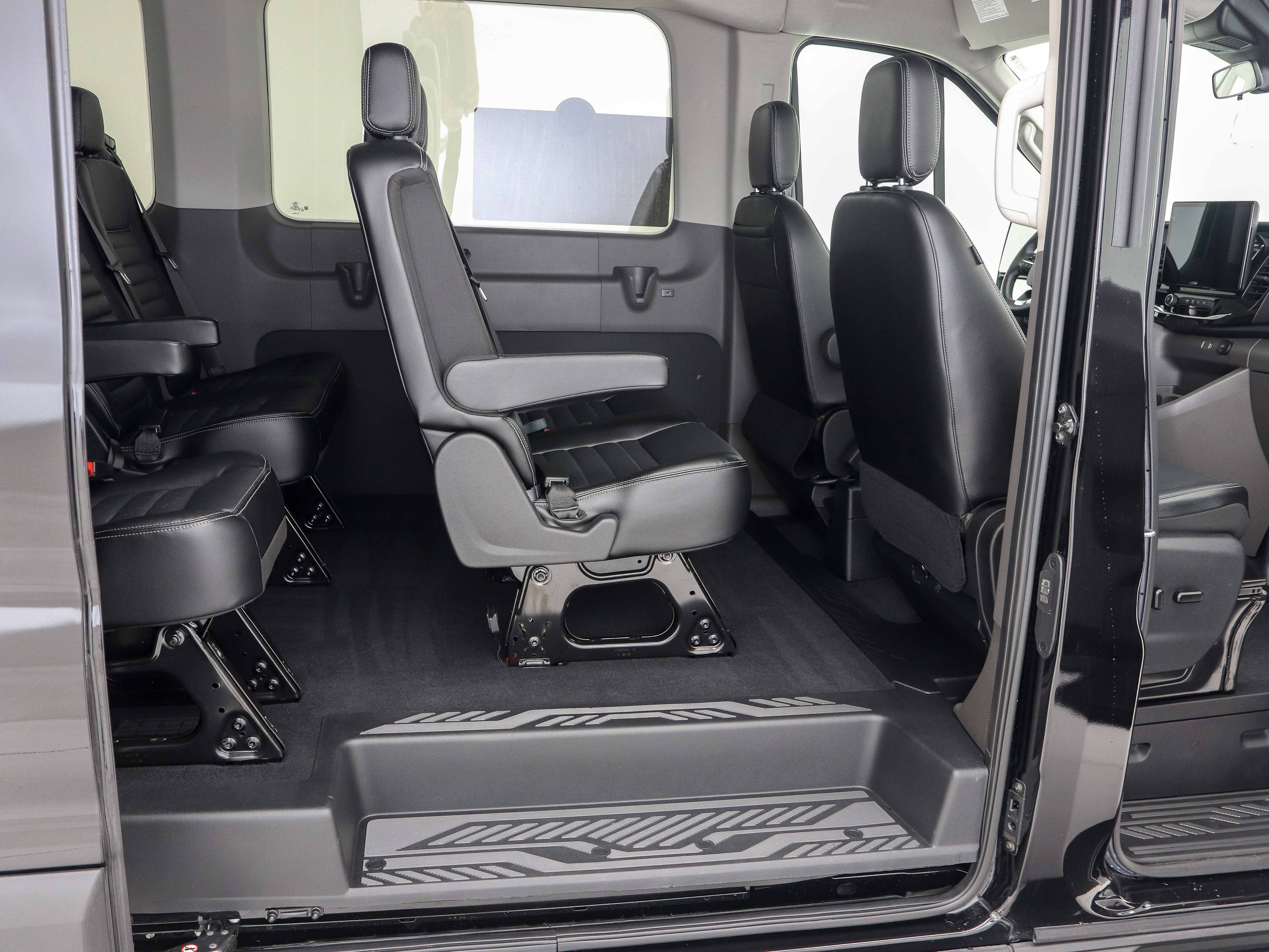 Used 2023 Ford Transit 350 XLT image 13