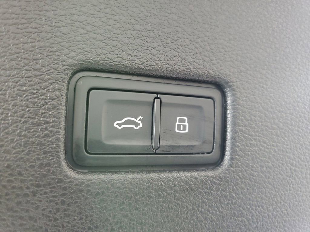 Used 2023 Audi Q8 Premium Plus image 10