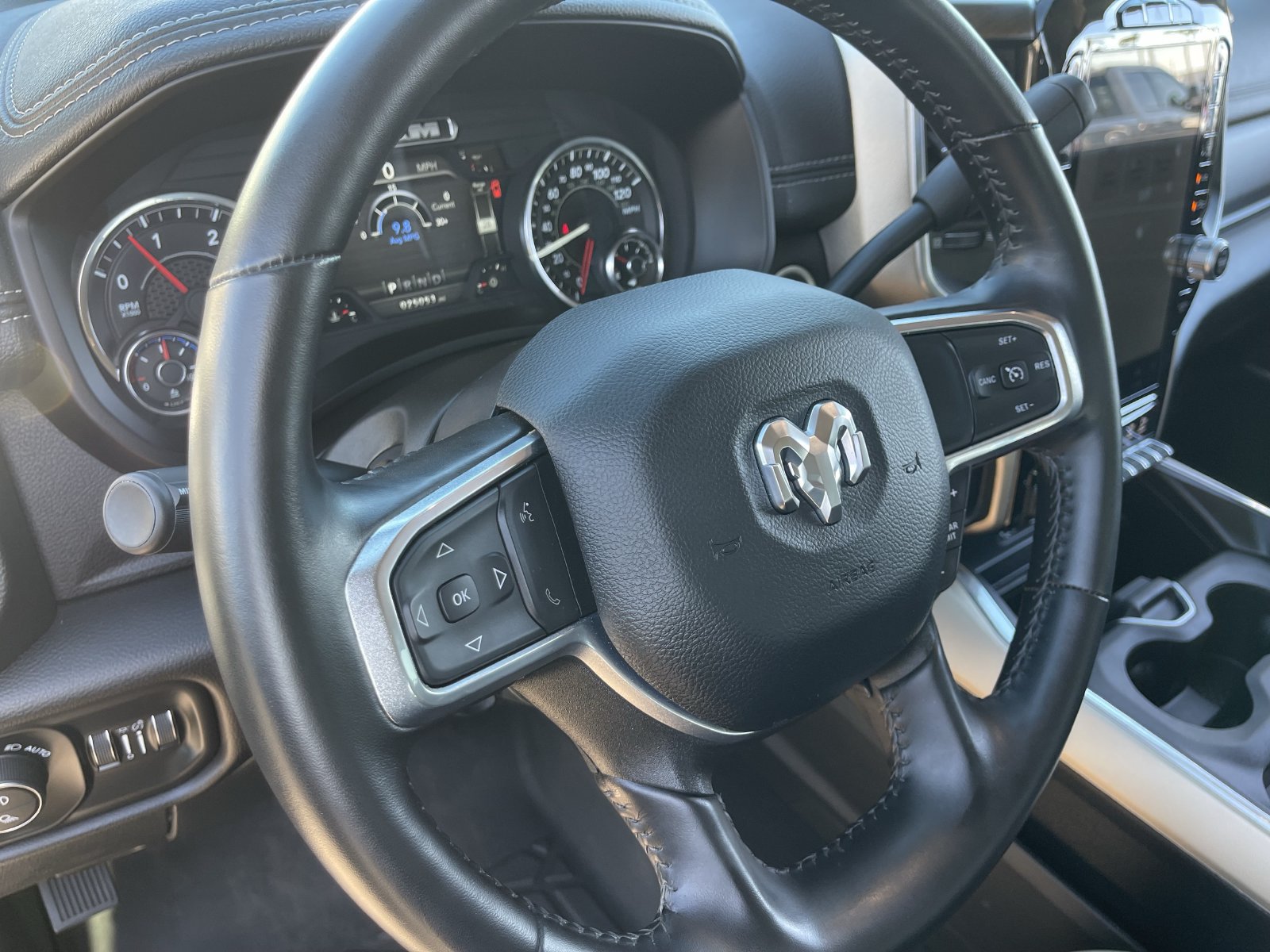Used 2024 RAM 3500 Laramie AWD/4WD image 28