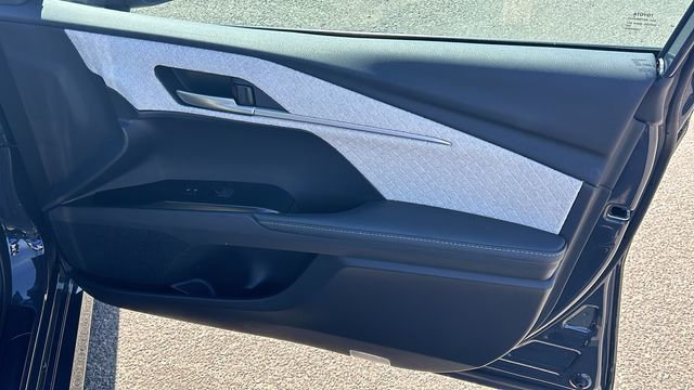 Used 2025 Toyota Camry XLE w/ Premium Plus Package image 10