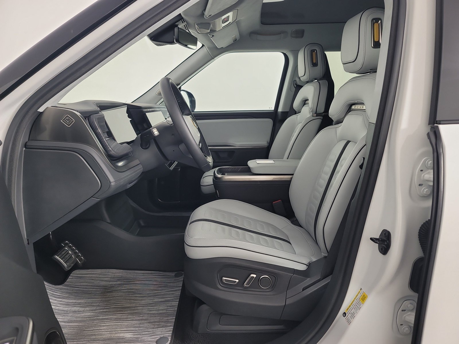 Used 2024 Rivian R1S Adventure AWD/4WD image 20