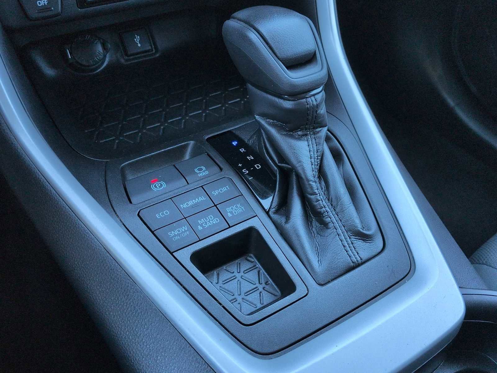 Used 2020 Toyota RAV4 XLE w/ Convenience Package image 33