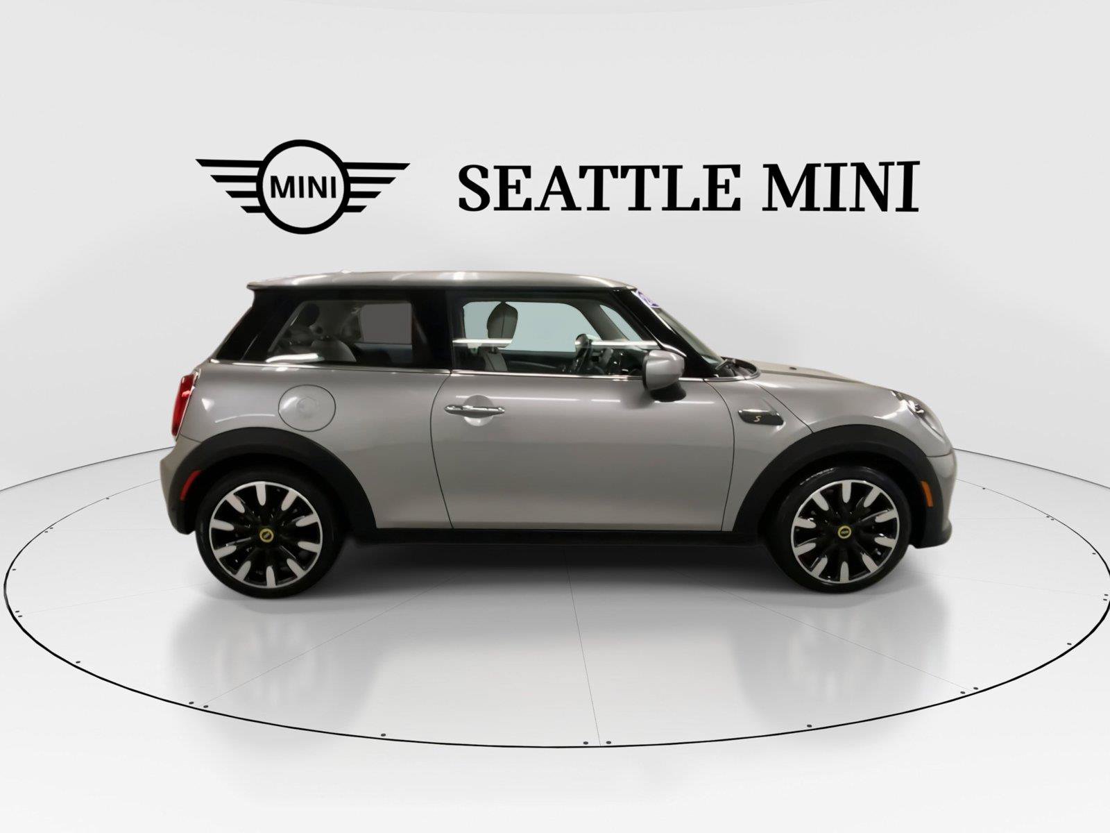 Used 2024 MINI Cooper SE w/ Signature Upholstery Package FWD image 12