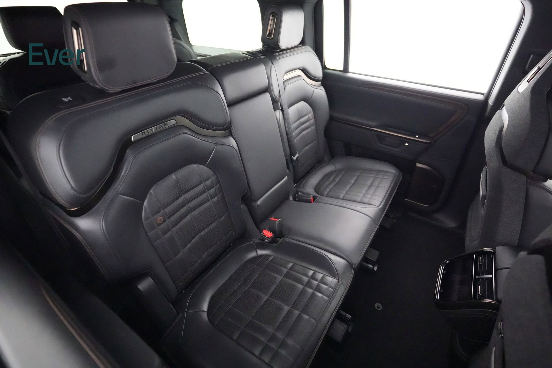 Used 2025 Rivian R1S Premium AWD/4WD image 5