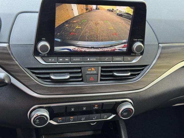 Used 2024 Nissan Altima 2.5 SV FWD image 11
