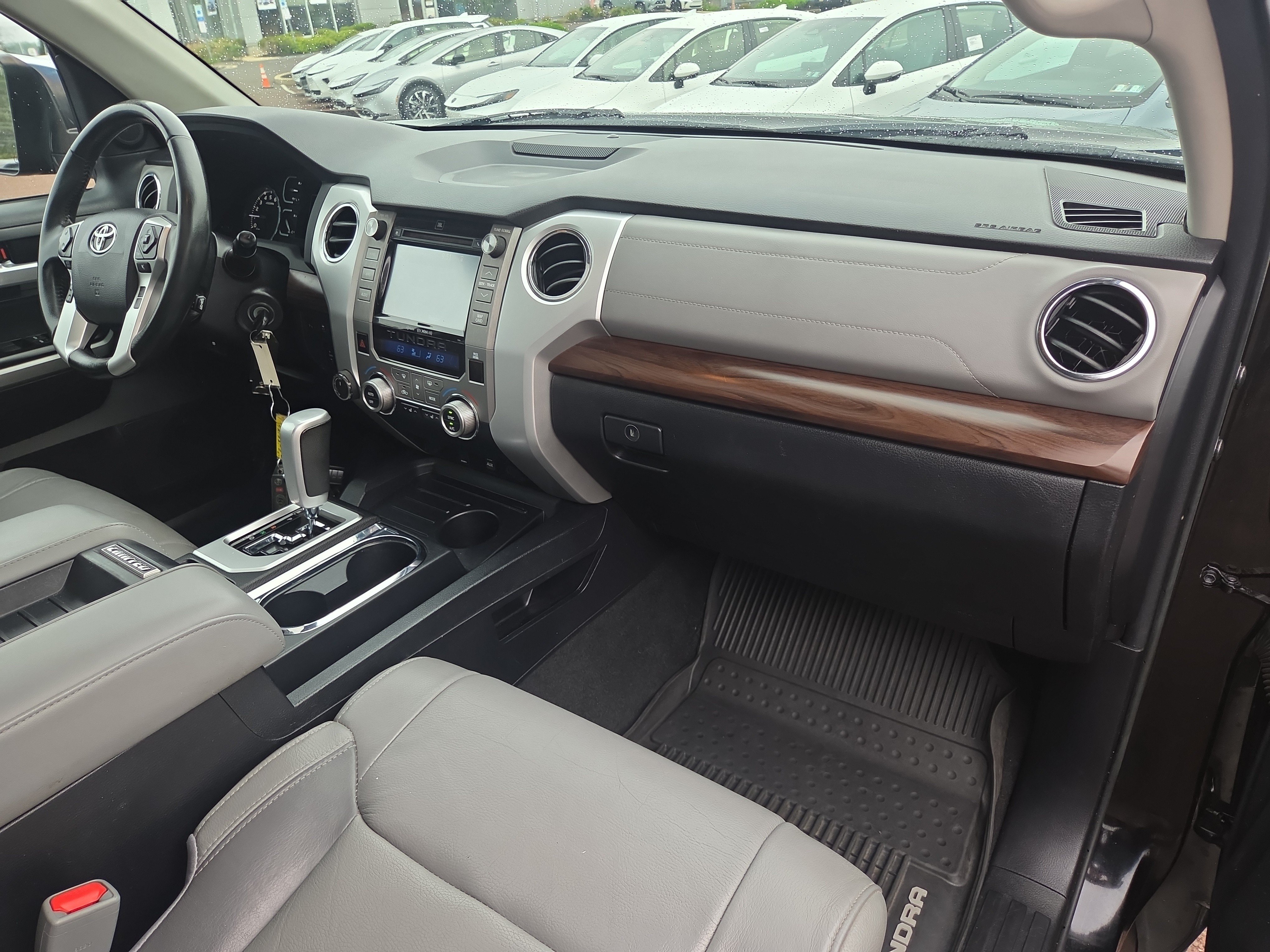 Used 2018 Toyota Tundra Limited w/ Limited Premium Package AWD/4WD image 17