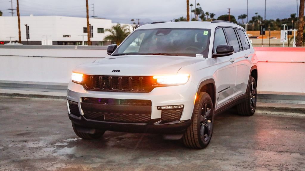 New 2025 Jeep Grand Cherokee L Limited w/ Black Appearance Package image 4