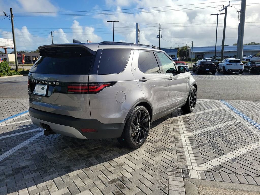 New 2025 Land Rover Discovery S image 5