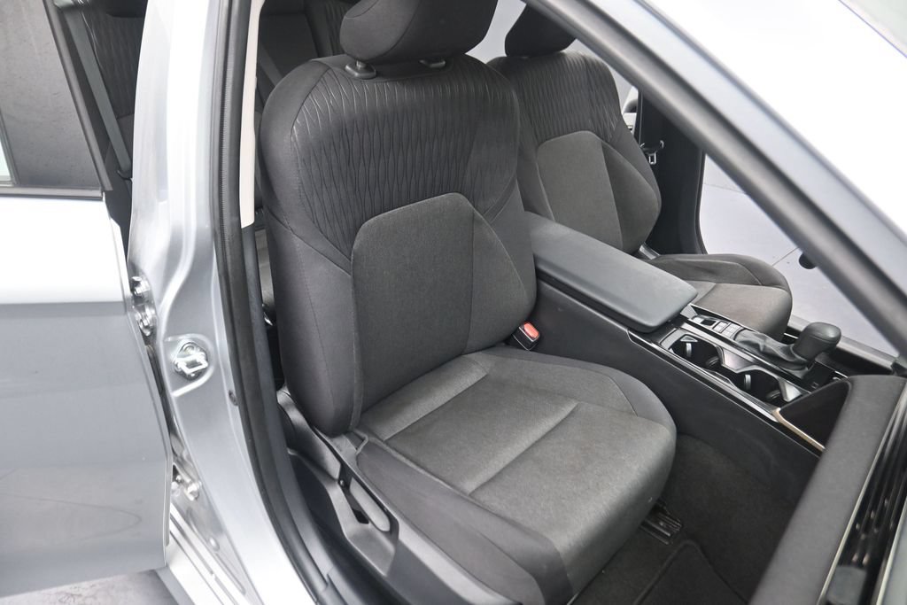 Used 2025 Toyota Camry LE FWD image 12
