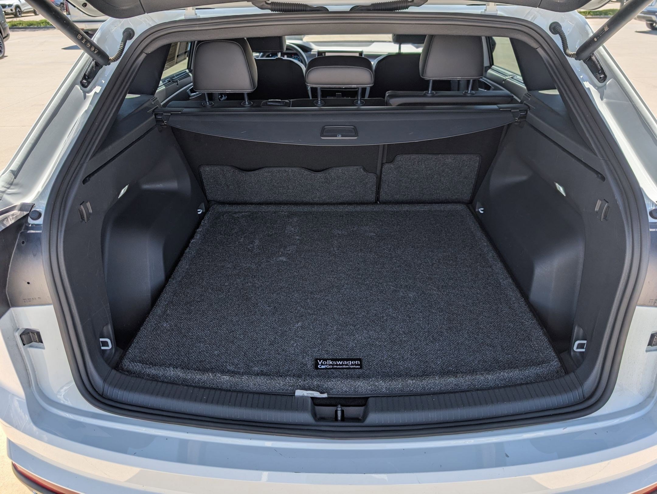 Used 2024 Volkswagen Atlas Cross Sport SE image 31