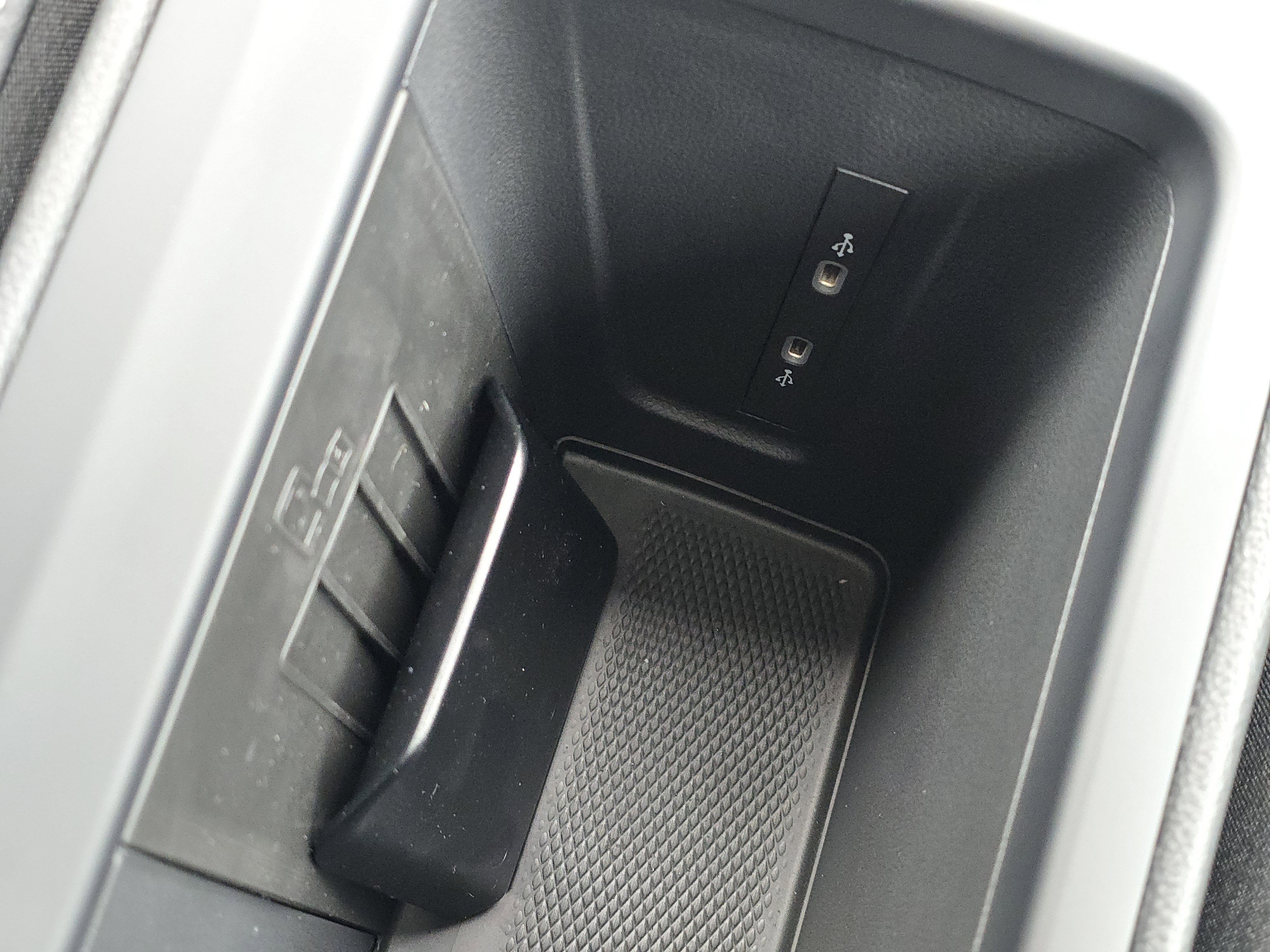 New 2026 Volkswagen Tiguan SE R-Line image 25