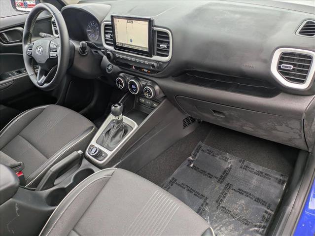 Used 2022 Hyundai Venue Limited image 21