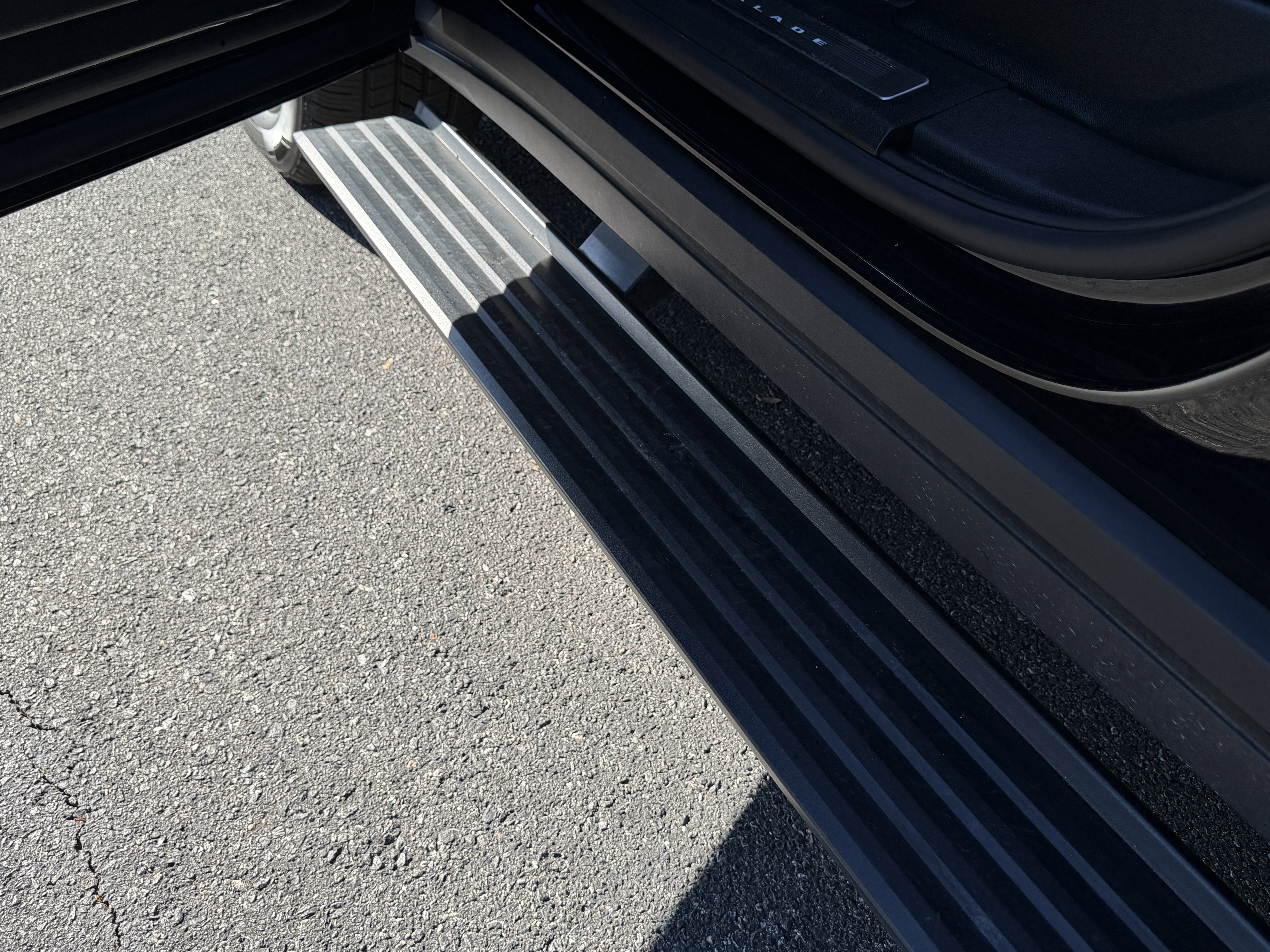 Used 2023 Cadillac Escalade ESV V image 12