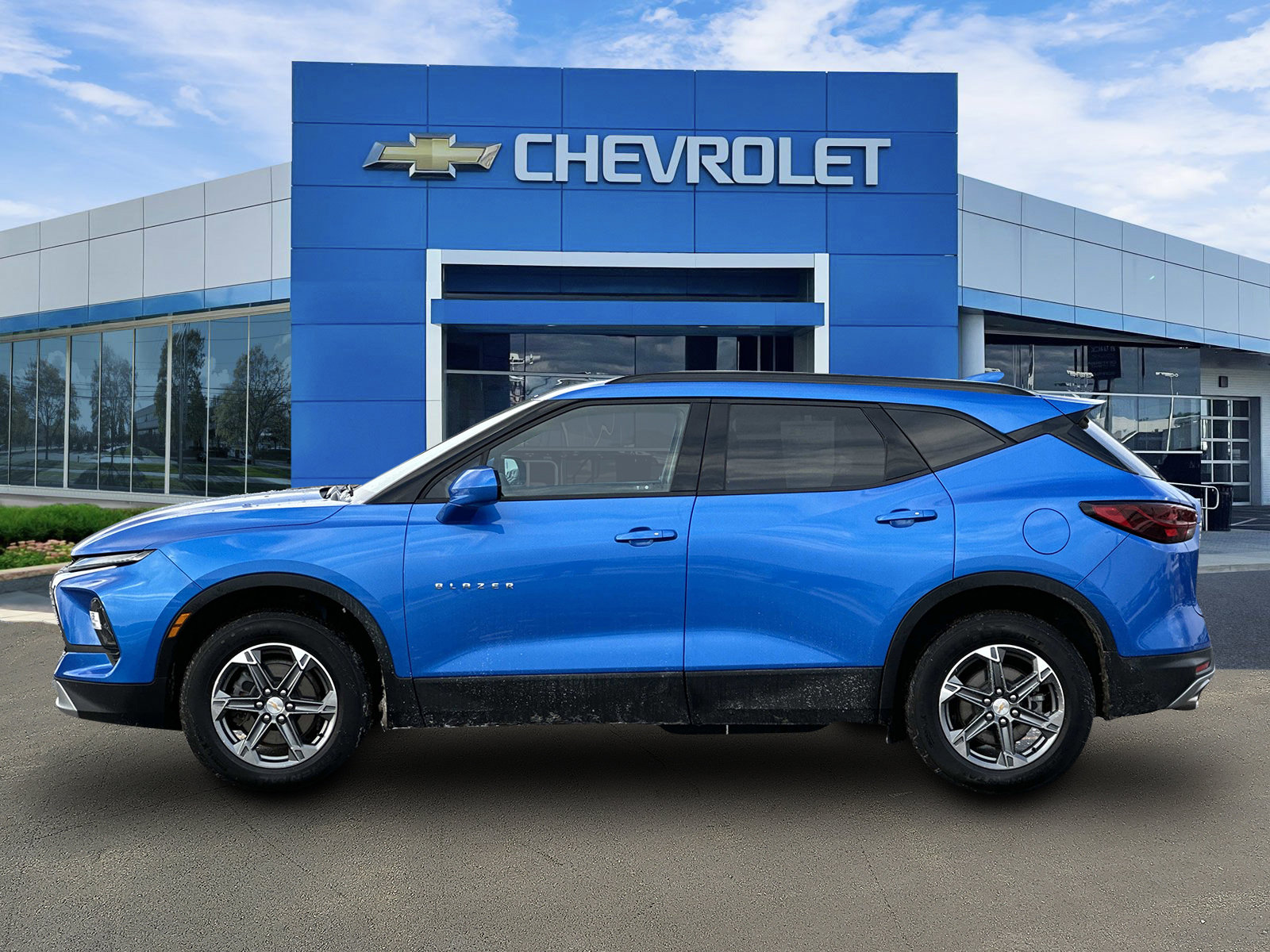 Used 2024 Chevrolet Blazer LT w/ Convenience Package image 2