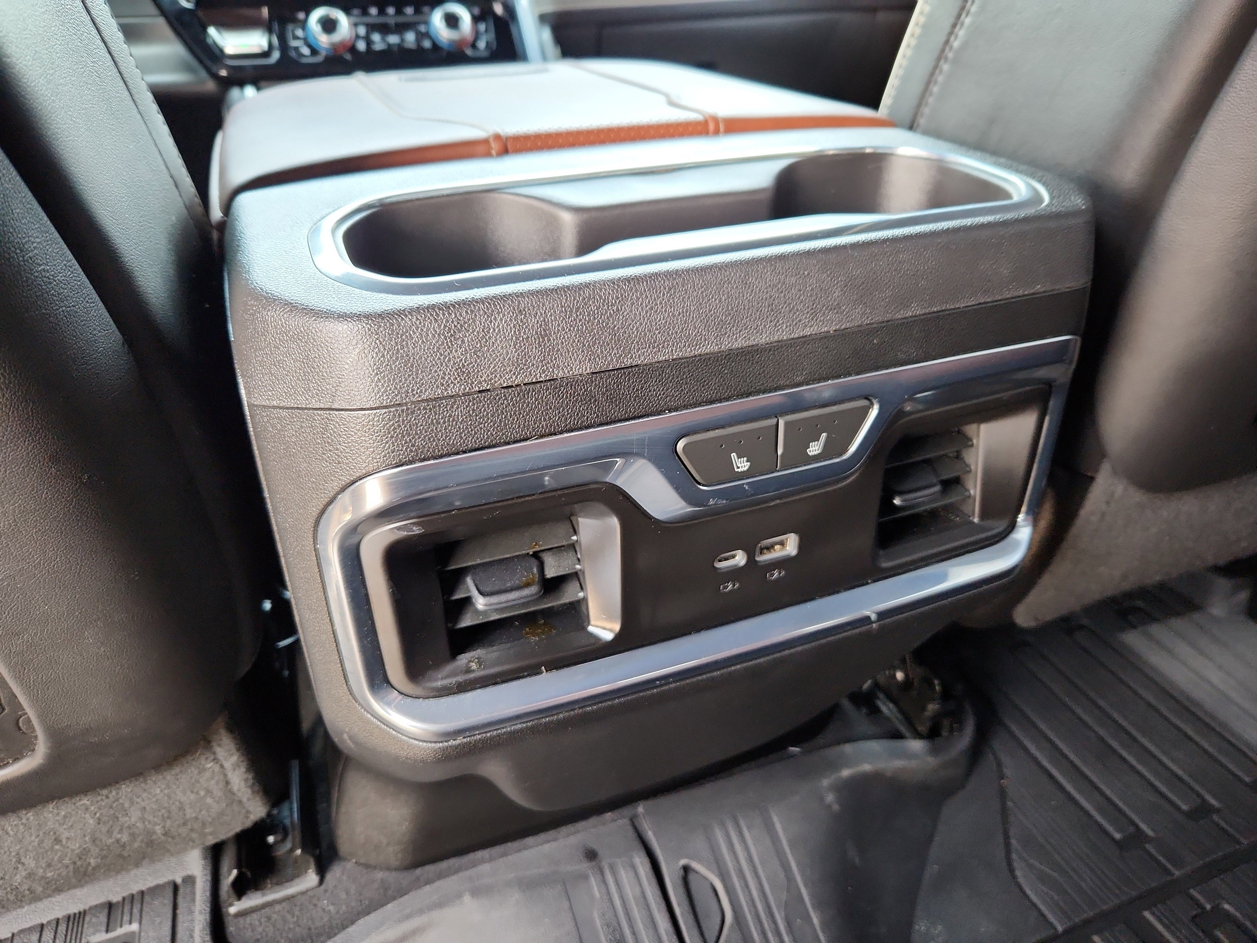 Used 2024 GMC Sierra 2500 Denali Ultimate AWD/4WD image 11