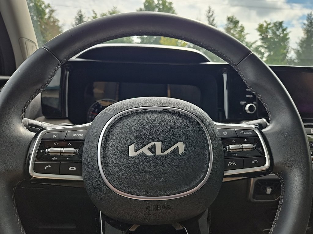 Certified 2023 Kia Sorento S w/ Panoramic Sunroof Package AWD/4WD image 12