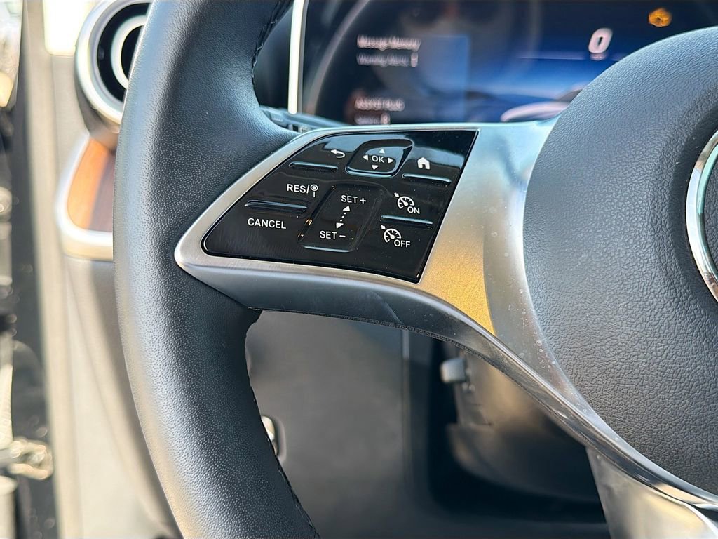 Used 2025 Mercedes-Benz GLC 350e 4MATIC image 37