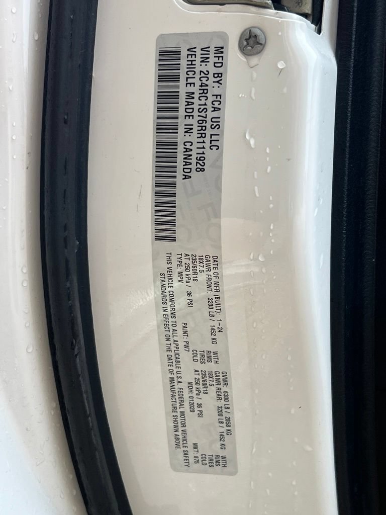 Used 2024 Chrysler Pacifica Limited FWD image 28