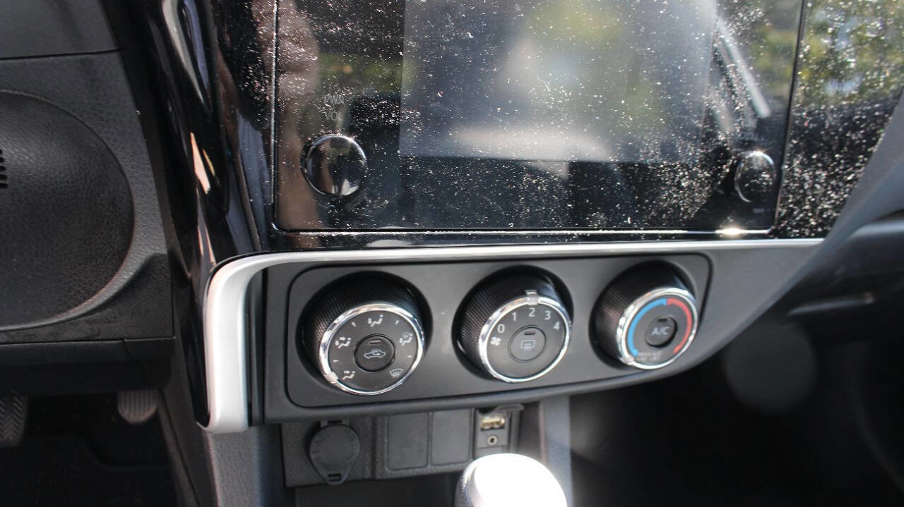 Used 2017 Toyota Corolla L image 29