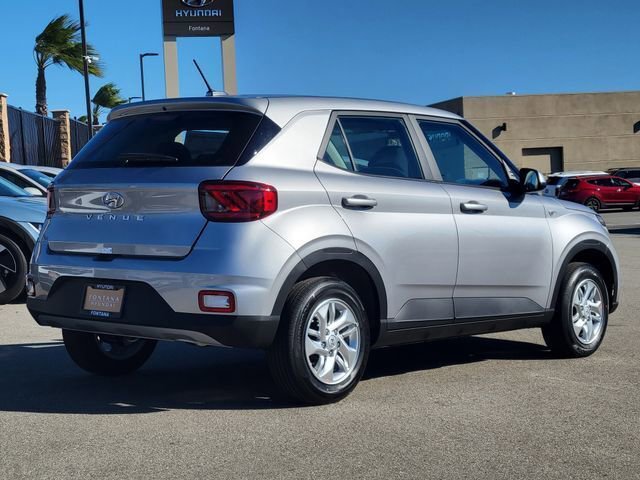 New 2026 Hyundai Venue SE image 2