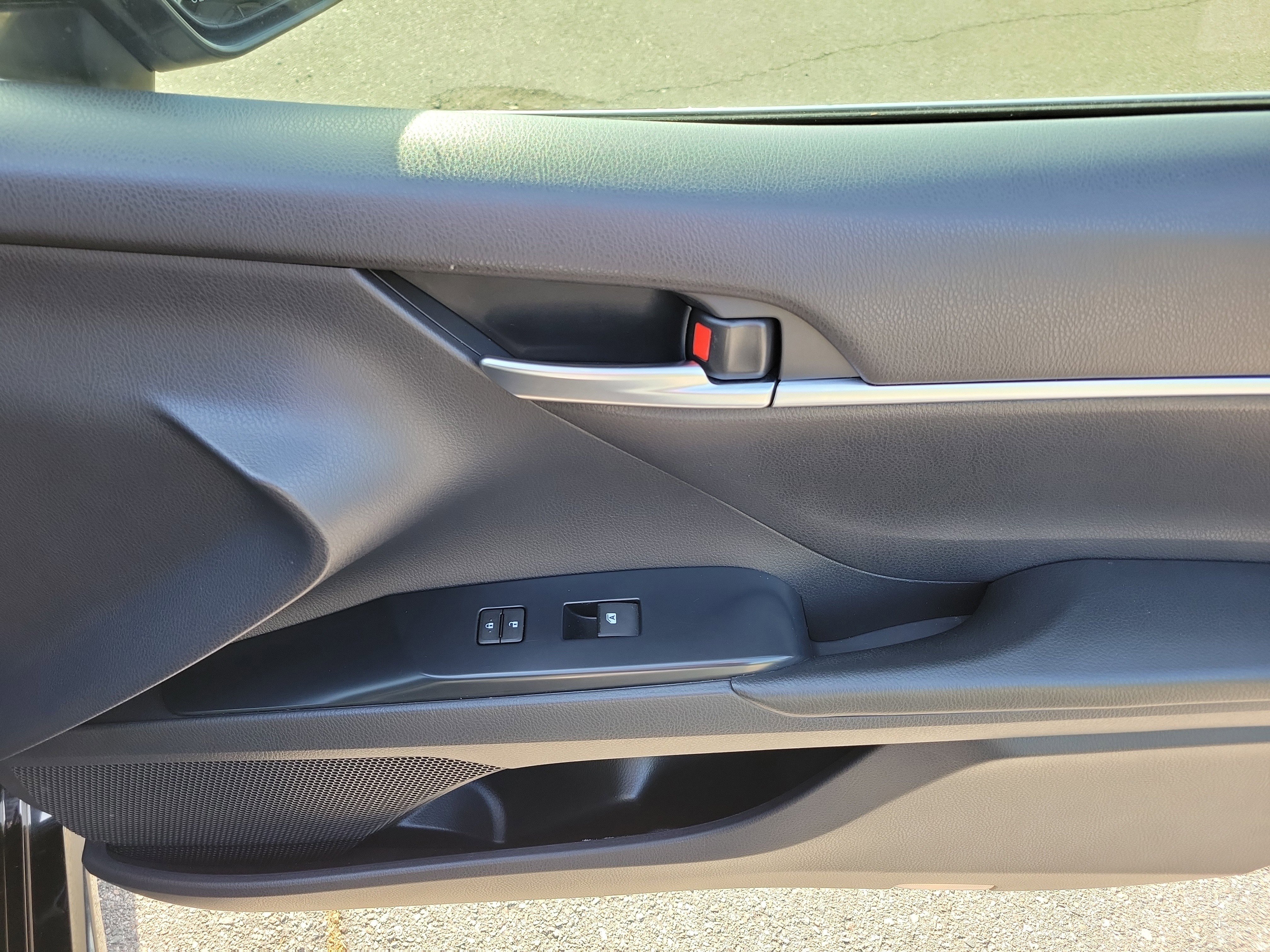 Used 2018 Toyota Camry SE w/ Convenience Package image 10