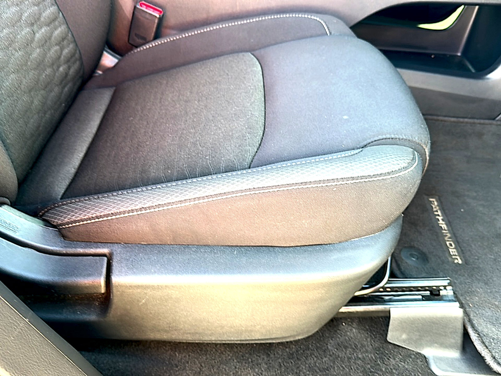 Used 2024 Nissan Pathfinder SV FWD image 28