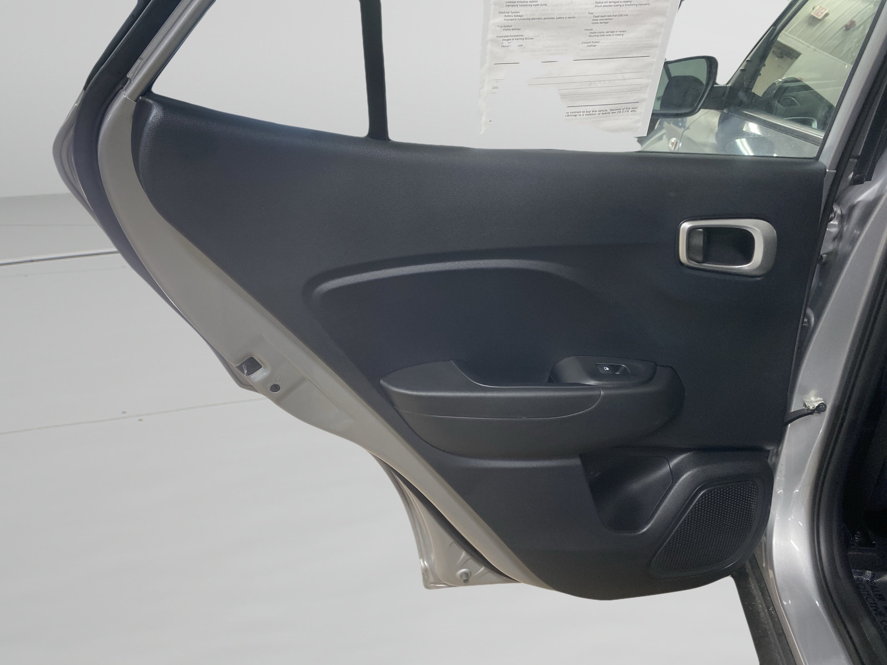 Used 2025 Hyundai Venue SEL FWD image 10