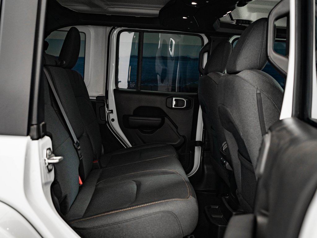 Used 2024 Jeep Wrangler Unlimited image 43