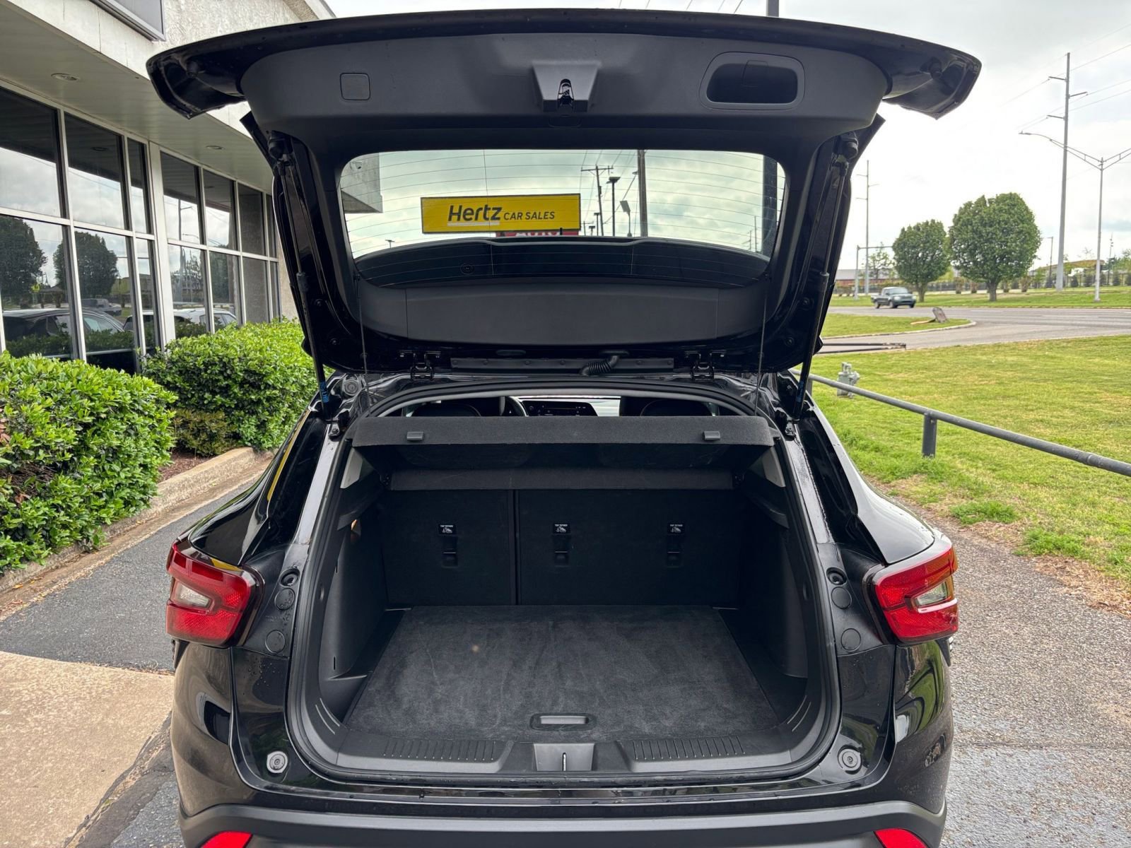 Used 2025 Chevrolet Trax LT FWD image 30